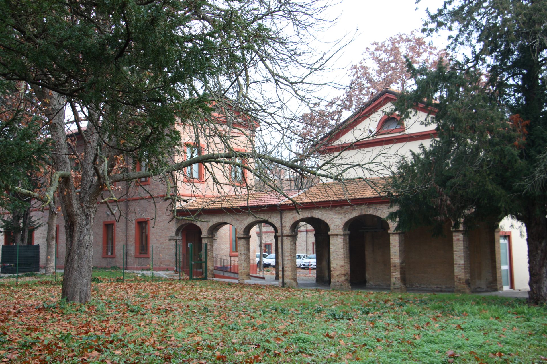 Ex neuropsychiatric hospital, internal garden.JPG